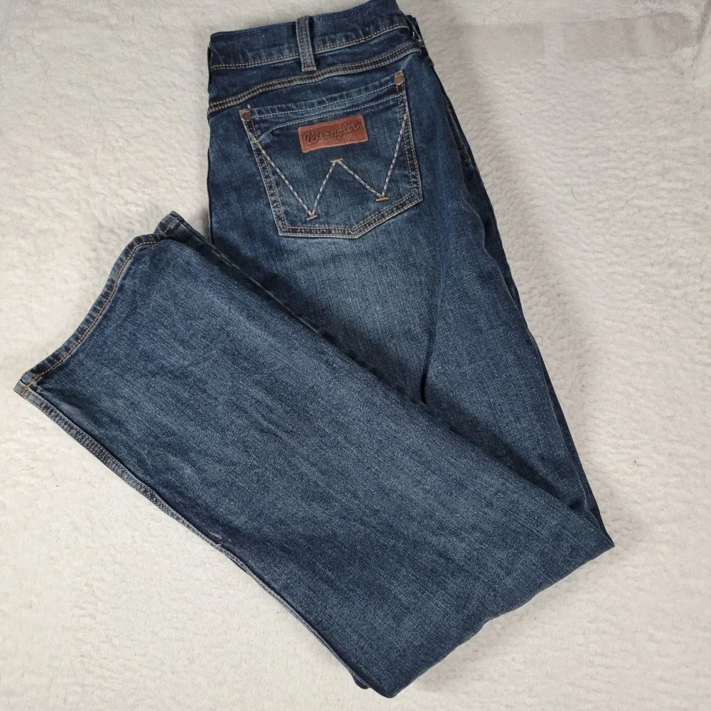 Wrangler Retro Slim Boot Jeans Mens 37x36 Medium Wash Denim 1077MWZTB
